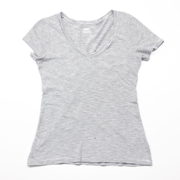 Old Navy white/black striped V neck relaxed tshirt - Picture 1 of 6